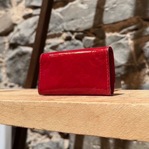 Louis Vuitton Vintage Red Vernis Monogram 4 Key Holder - Picture 4 of 16